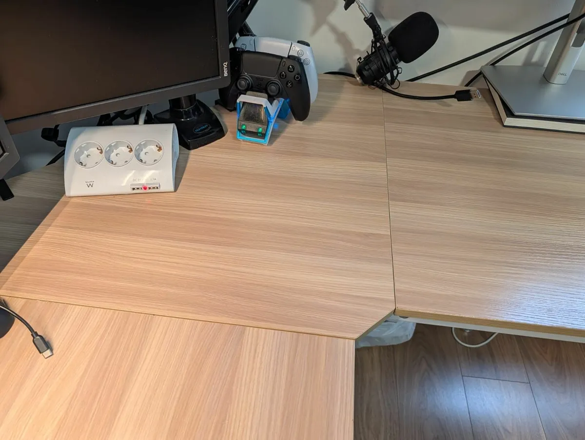 Desk - Image 4