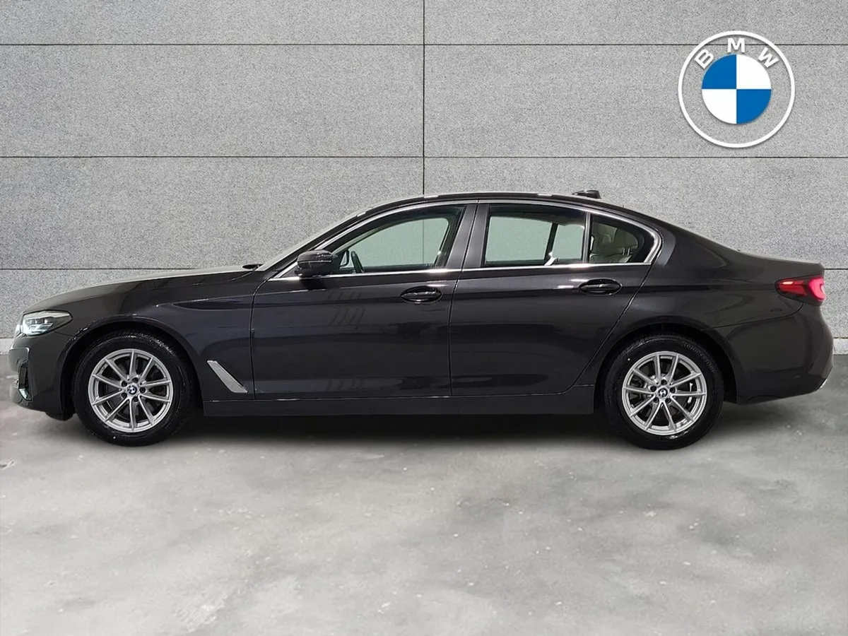 BMW 5-Series 520d SE Saloon - Image 4