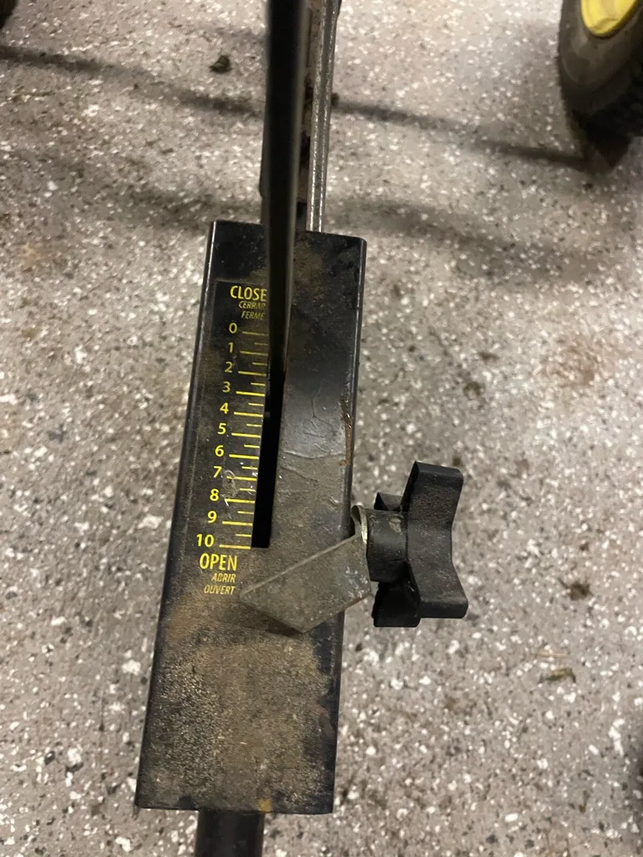 Fertiliser Spreader - Image 4