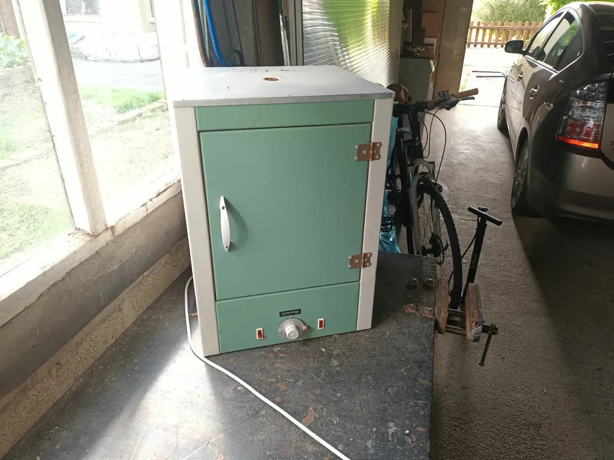 incubator - Image 1