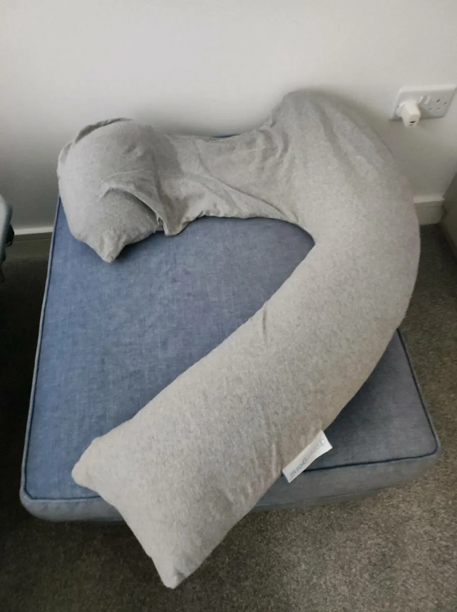 Free pregnancy pillow - Image 3