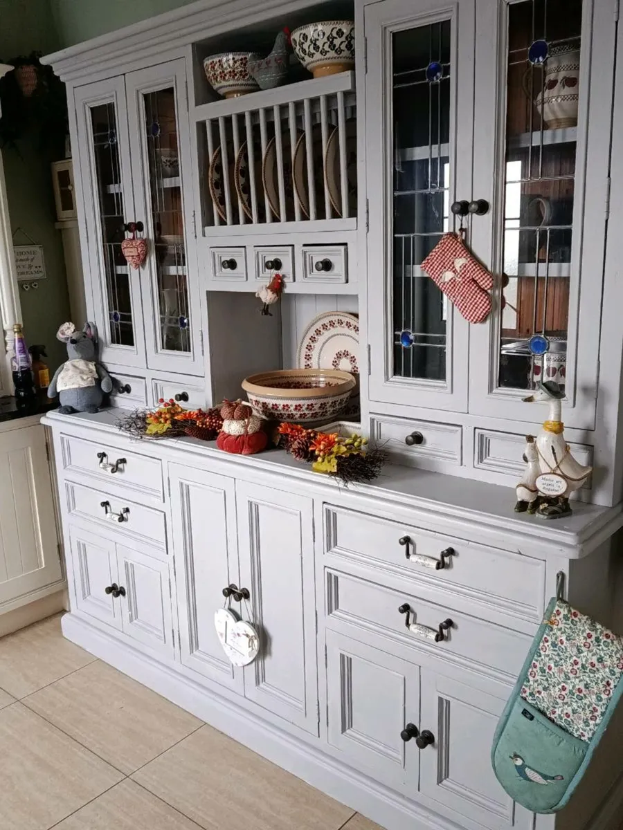 Solid kitchen dresser delivery arranged - Image 2
