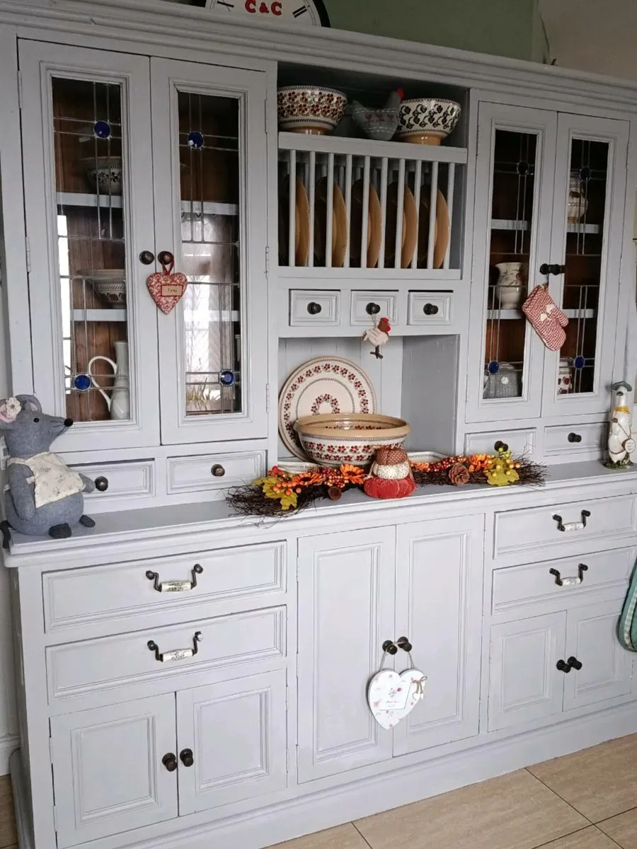 Solid kitchen dresser delivery arranged - Image 3