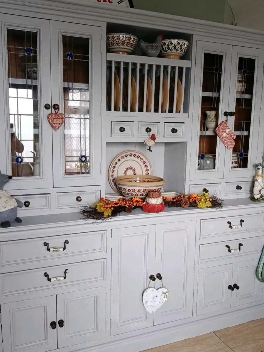 Solid kitchen dresser delivery arranged - Image 4