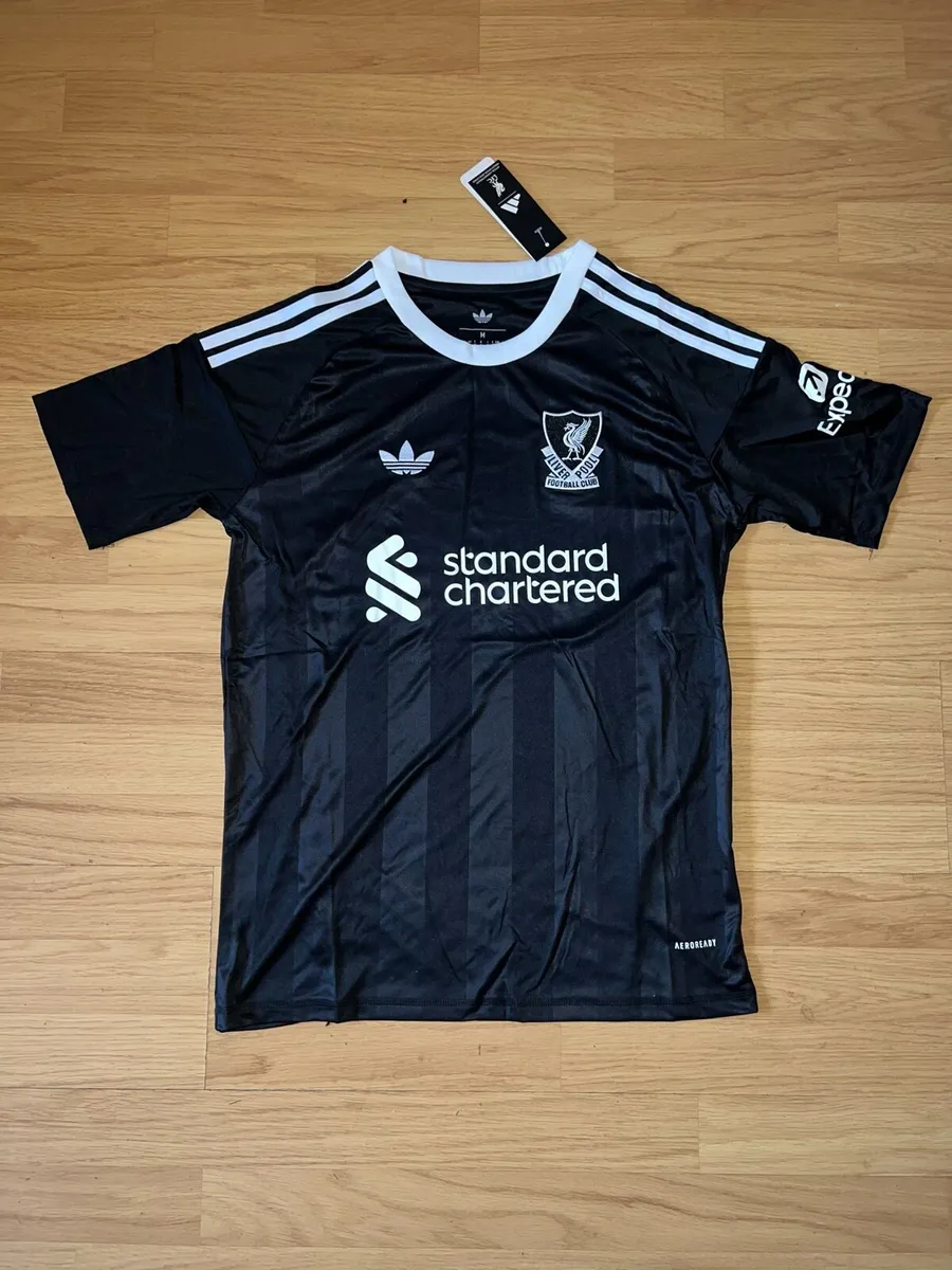 Liverpool Goalkeeper Jersey - Image 1