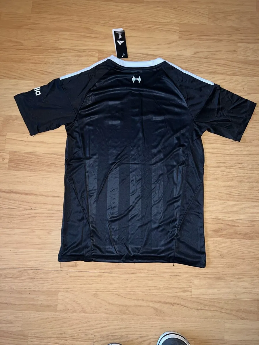 Liverpool Goalkeeper Jersey - Image 4