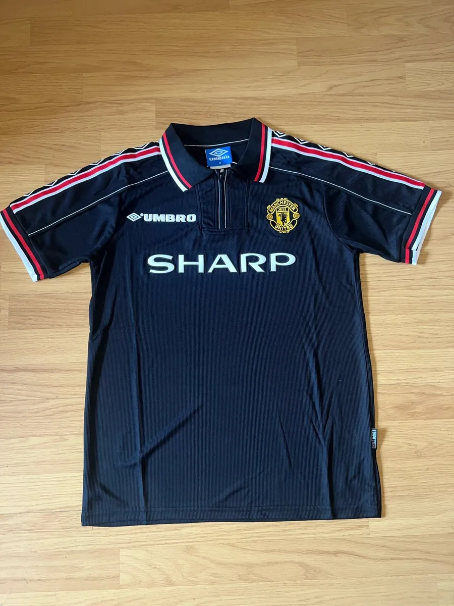 Man United Retro - Image 1