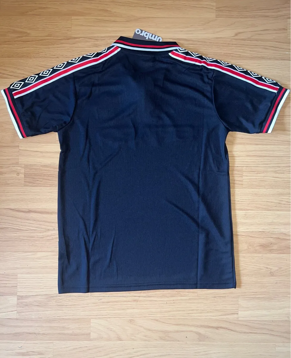 Man United Retro - Image 4