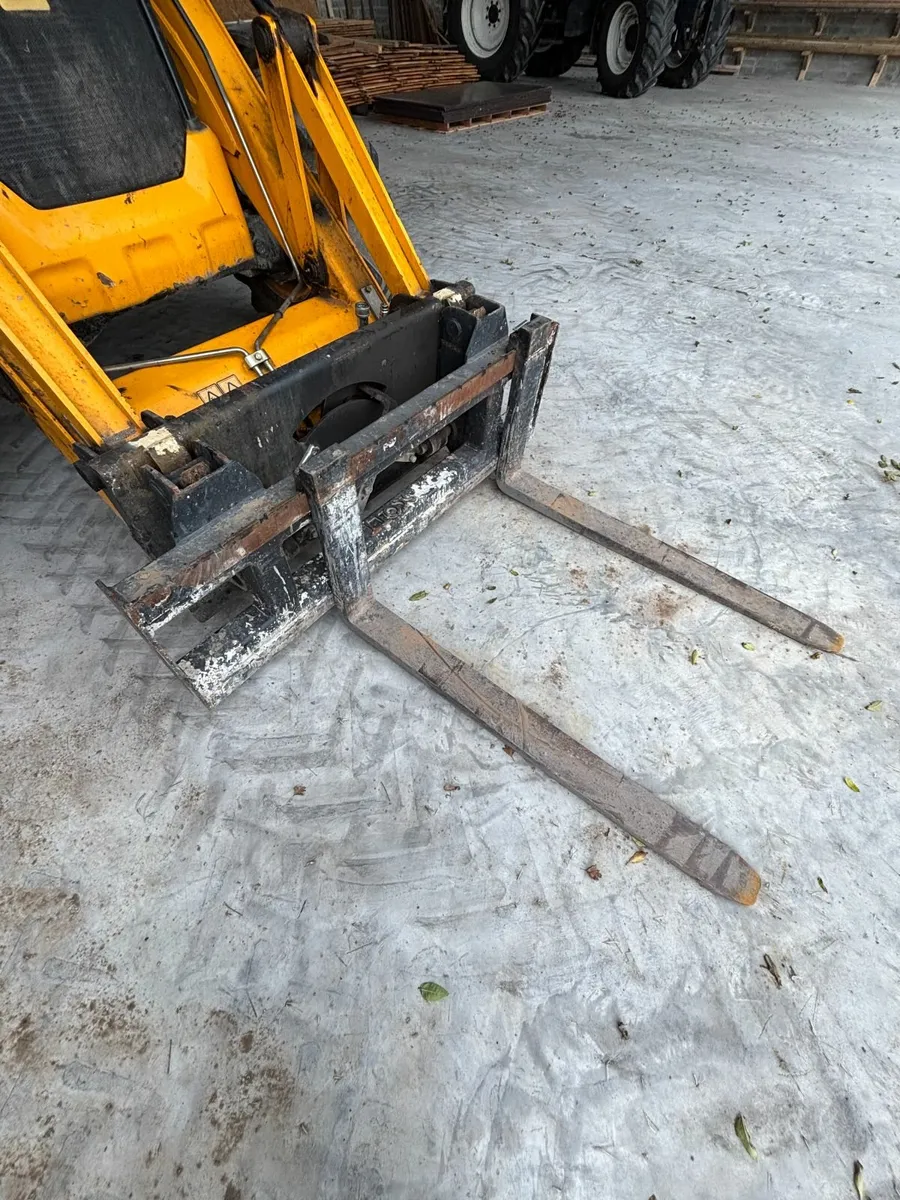 JCB 3CX Quick Hitch & Forks - Image 2