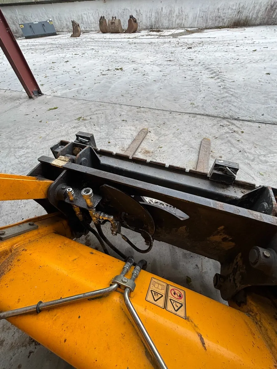 JCB 3CX Quick Hitch & Forks - Image 4