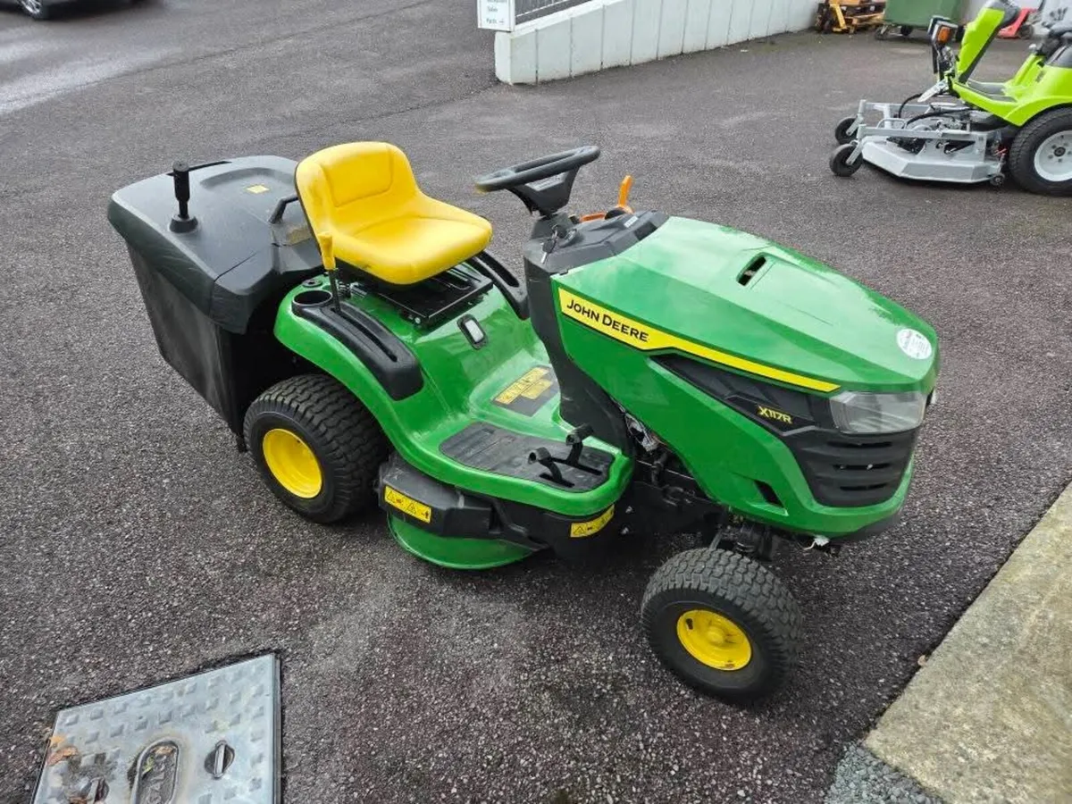 John Deere X117R - Image 2