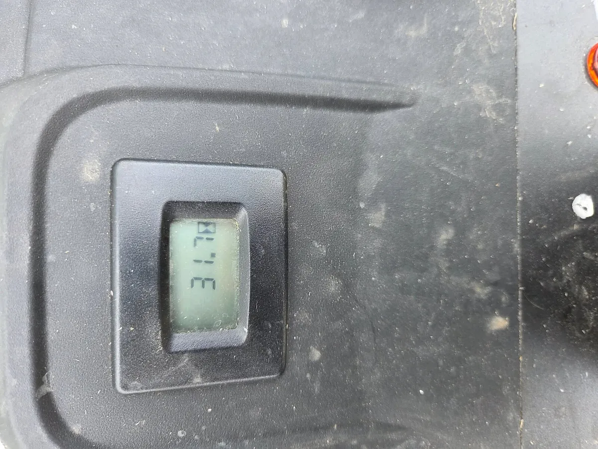 John Deere X117R - Image 4
