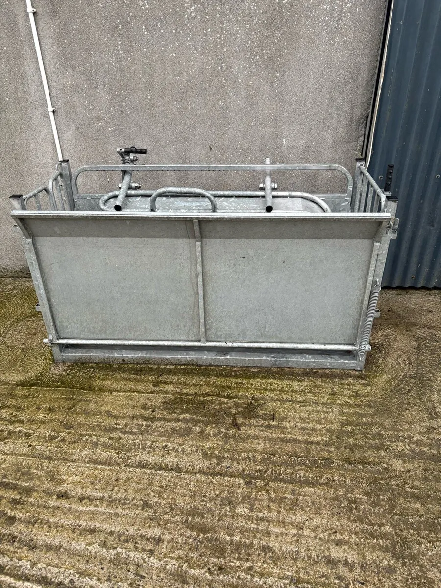 Turn over crate - Image 1