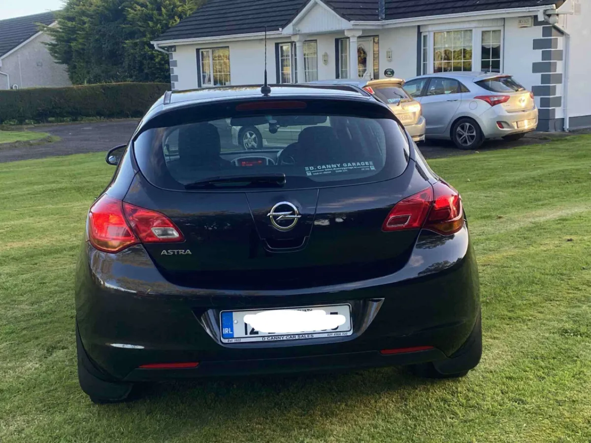 2012 Opel Astra j - Image 2