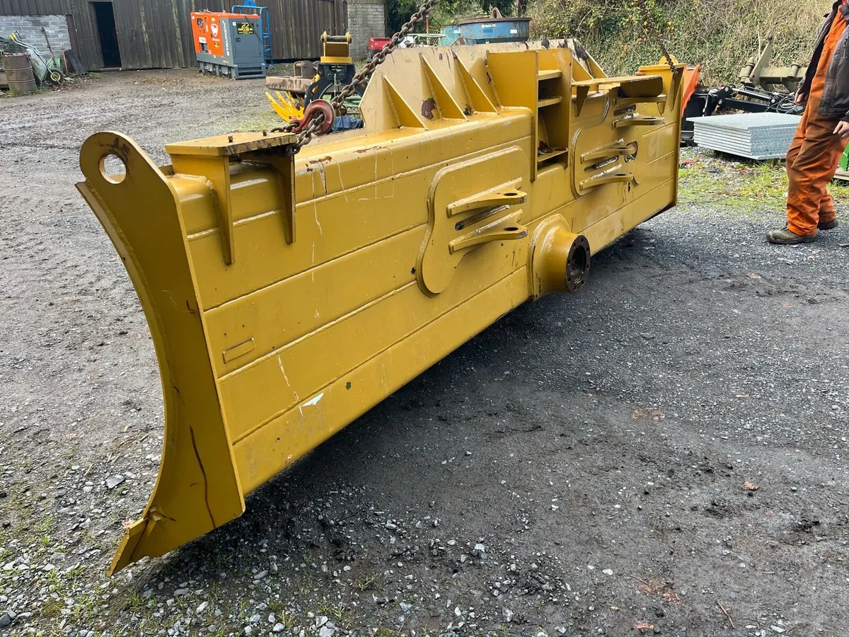 Unused dozer blade cat D6N - Image 3