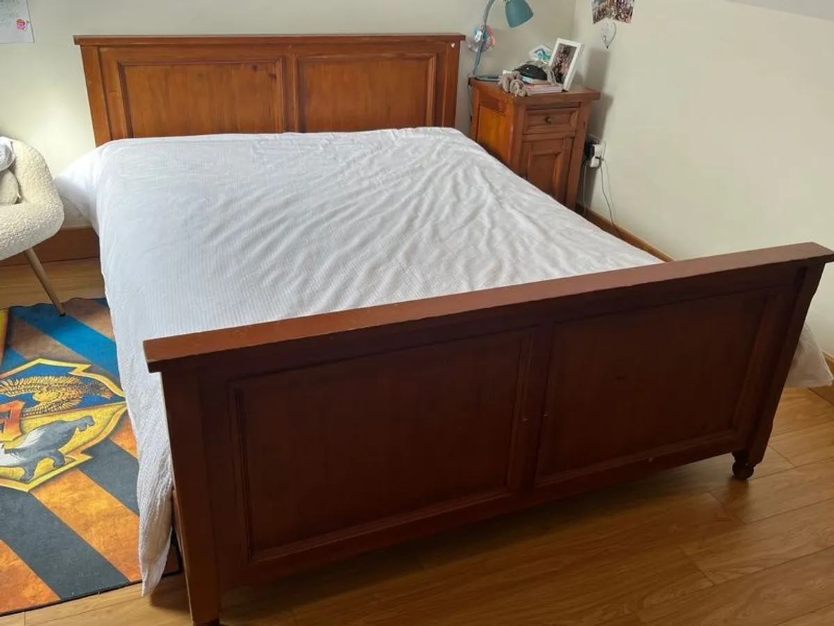 king size bed and Furniture - Image 1