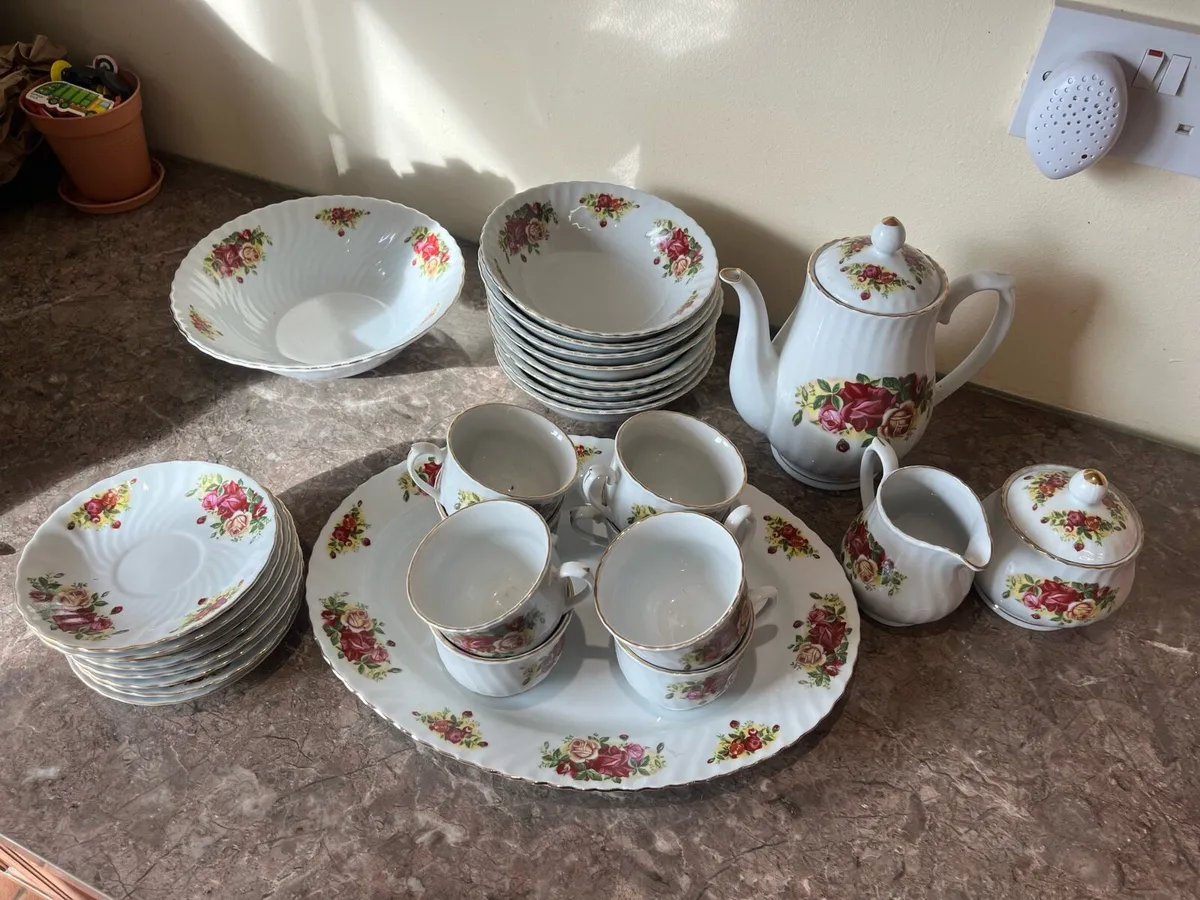 ROYAL NORFOLK China Set - Image 1