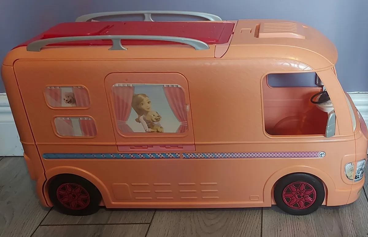Barbie house campervan ambulance and dolls - Image 2
