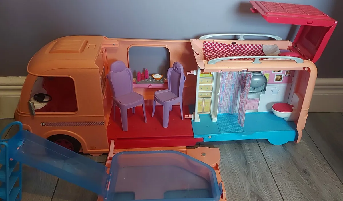 Barbie house campervan ambulance and dolls - Image 3