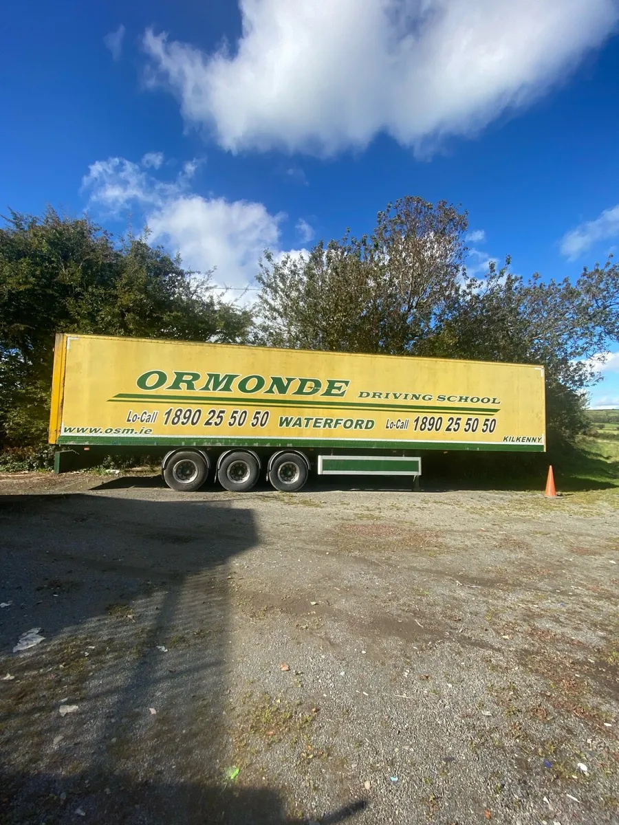 Trailer - Image 1