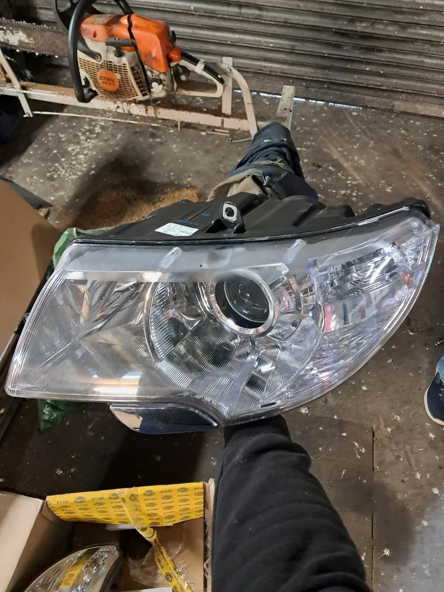 Skoda Superb headlights - Image 2