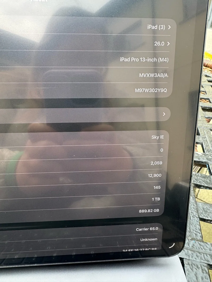 iPad Pro 13” 1TB cellular with magic keyboard - Image 2