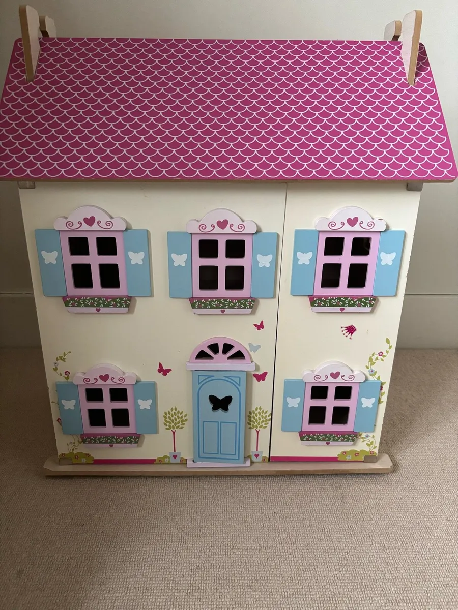 Children’s Dollhouse, furniture and dolls - Image 1