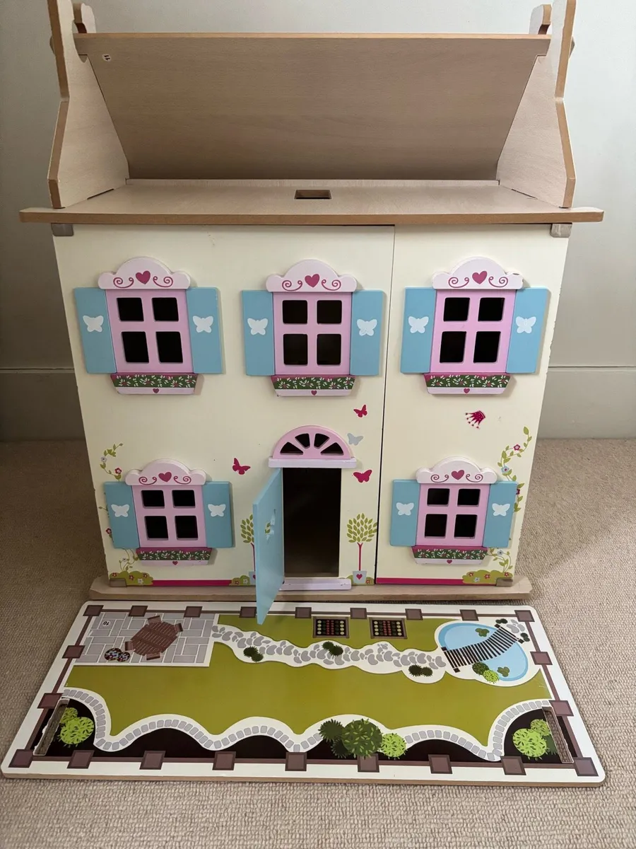 Children’s Dollhouse, furniture and dolls - Image 2
