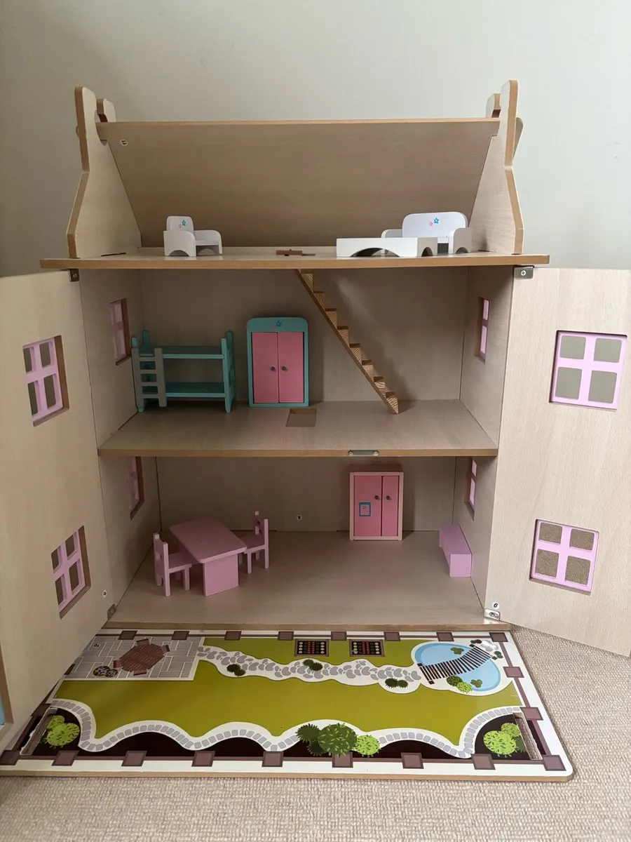 Children’s Dollhouse, furniture and dolls - Image 3