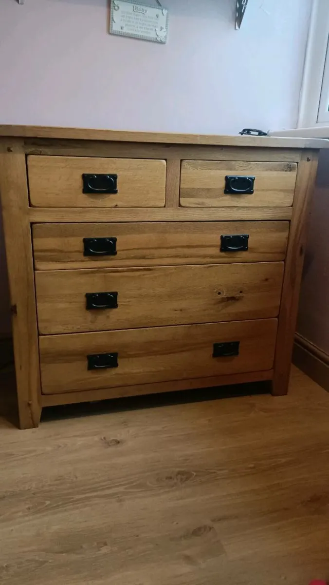 Solid oak chest of drawers - Image 1