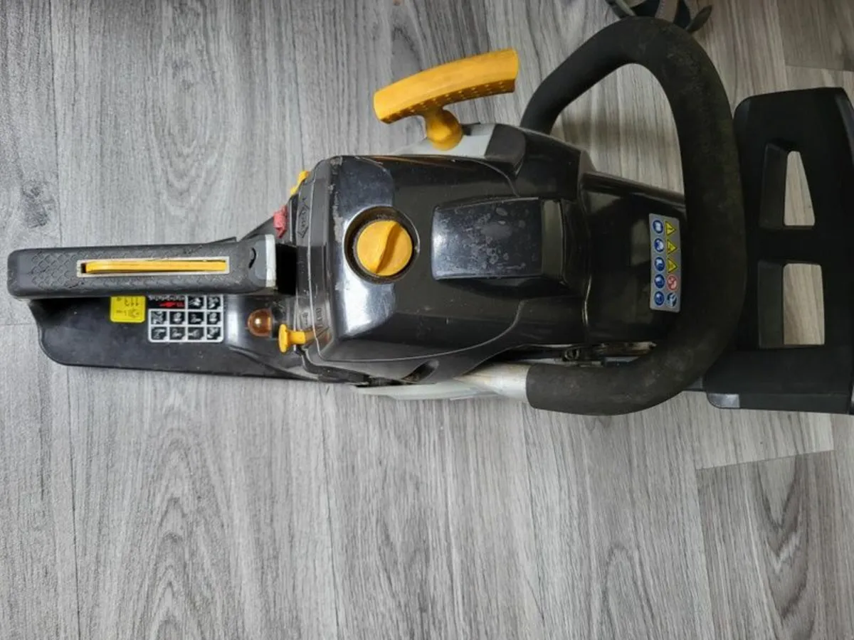 Titian Chainsaw TTL760, two stroke petrol - Image 3