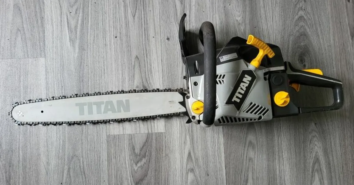 Titian Chainsaw TTL760, two stroke petrol - Image 4