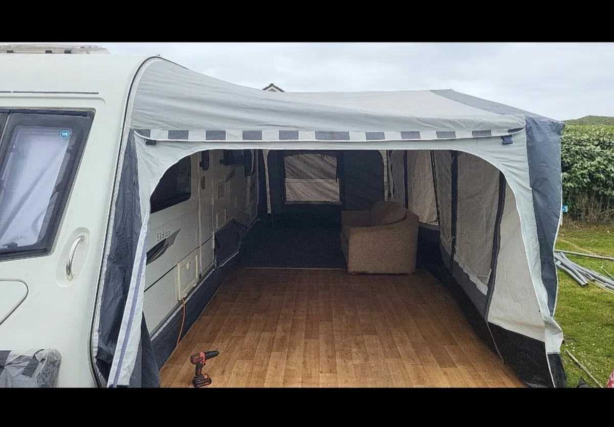 Caravan 6 Berth - Image 3