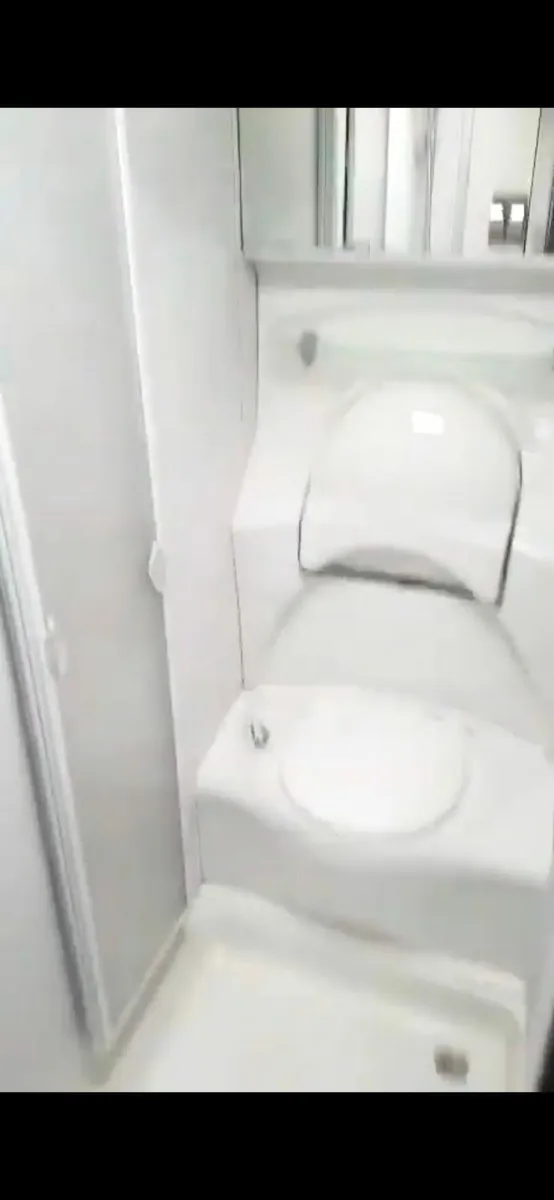 Caravan 6 Berth - Image 4