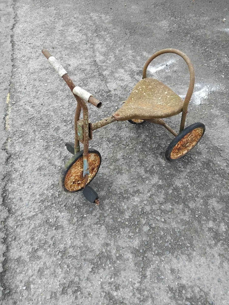 Very old tricycle offers offers no time wasters - Image 3