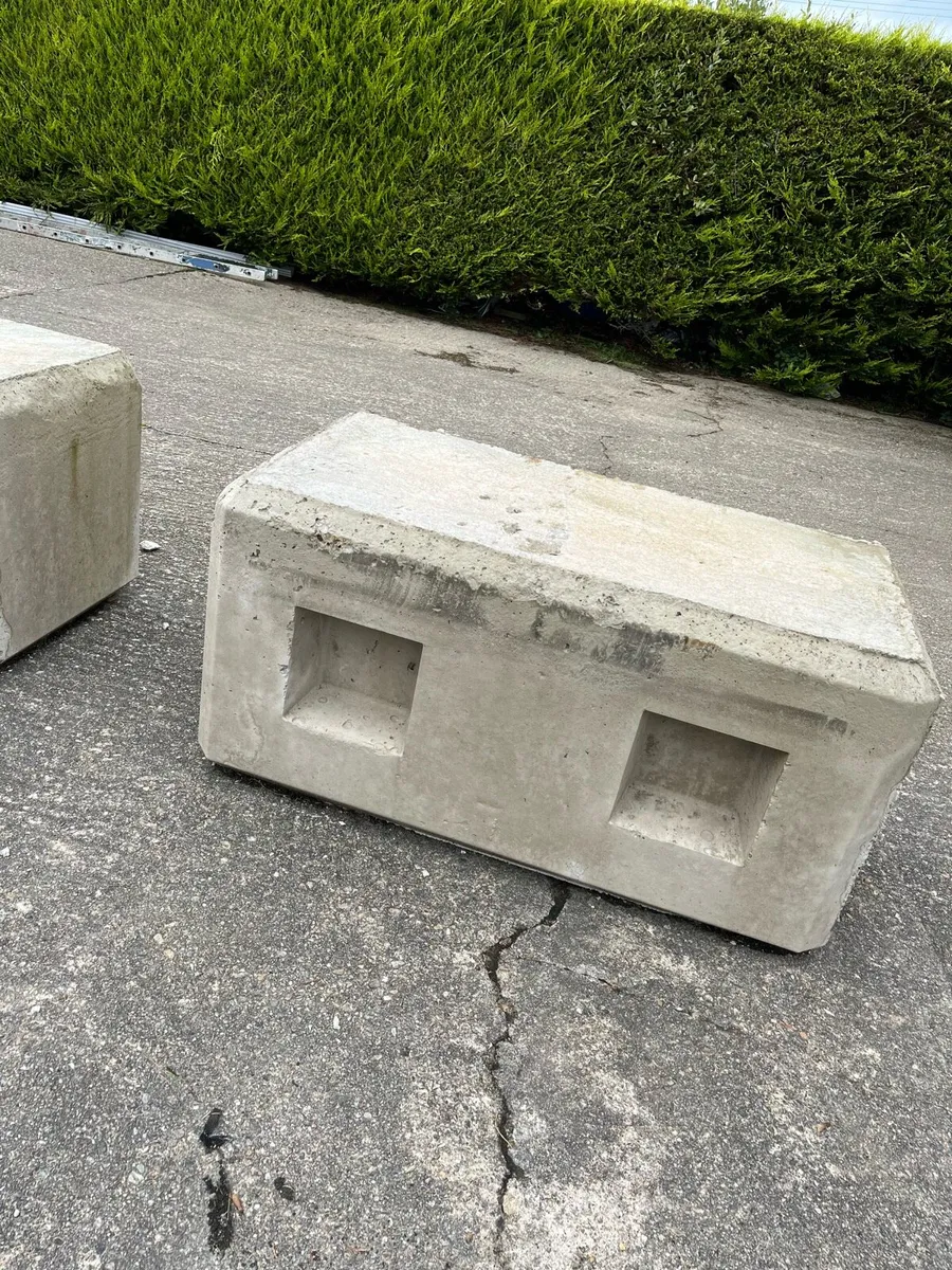 Concrete boulders - Image 1
