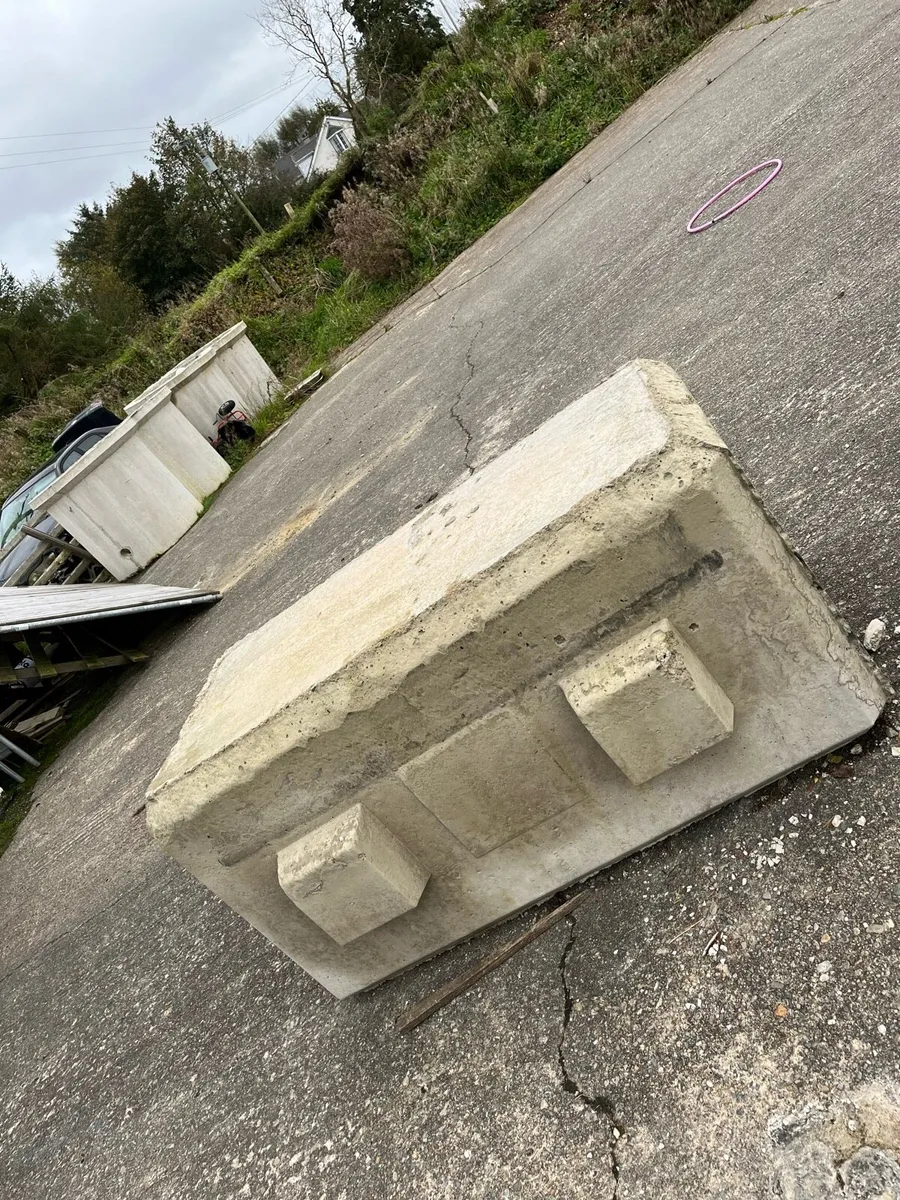 Concrete boulders - Image 2