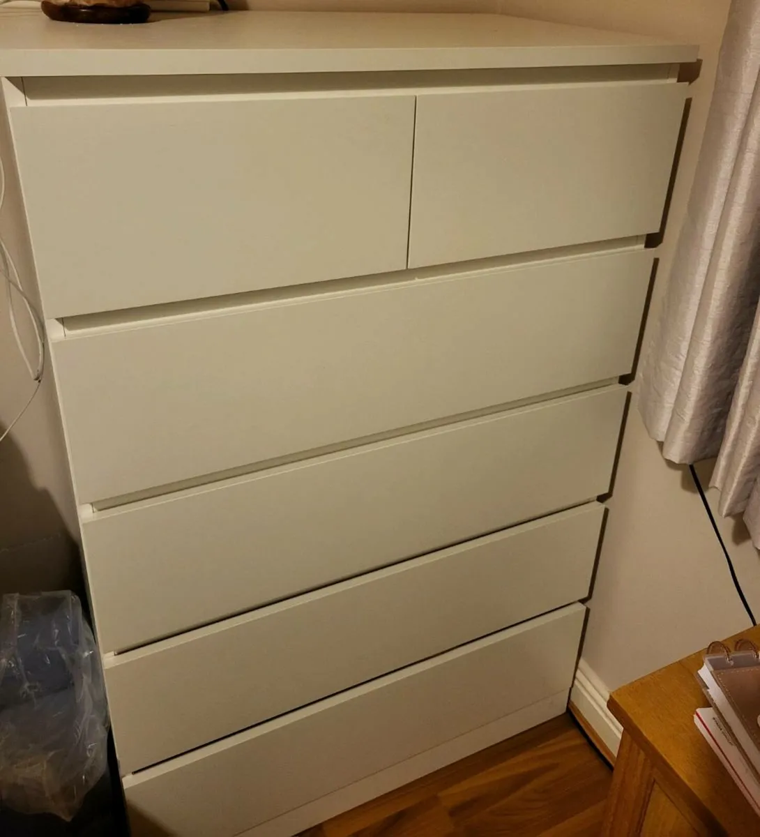 chest of drawers