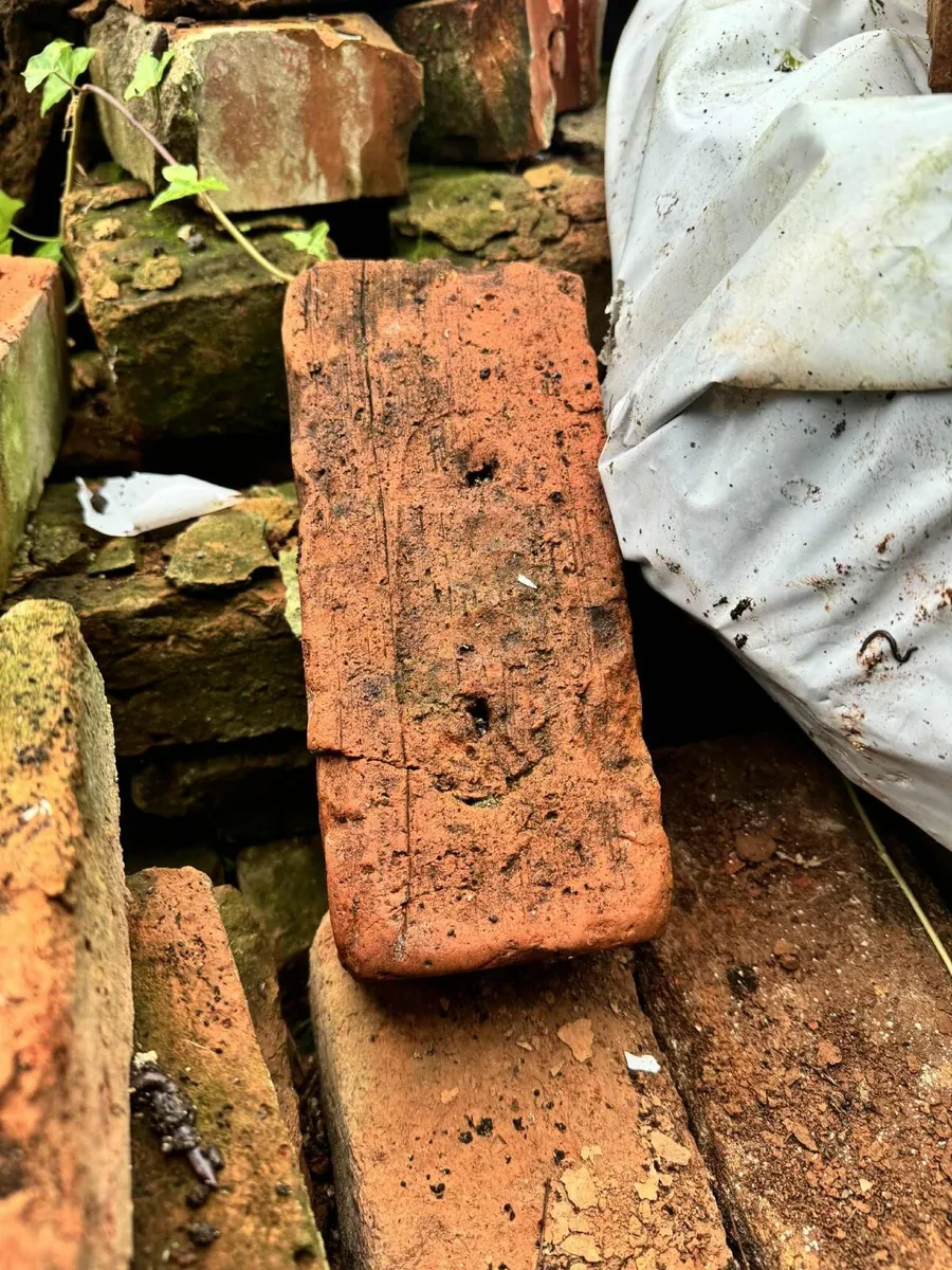 Reclaimed Red Bricks - Image 4