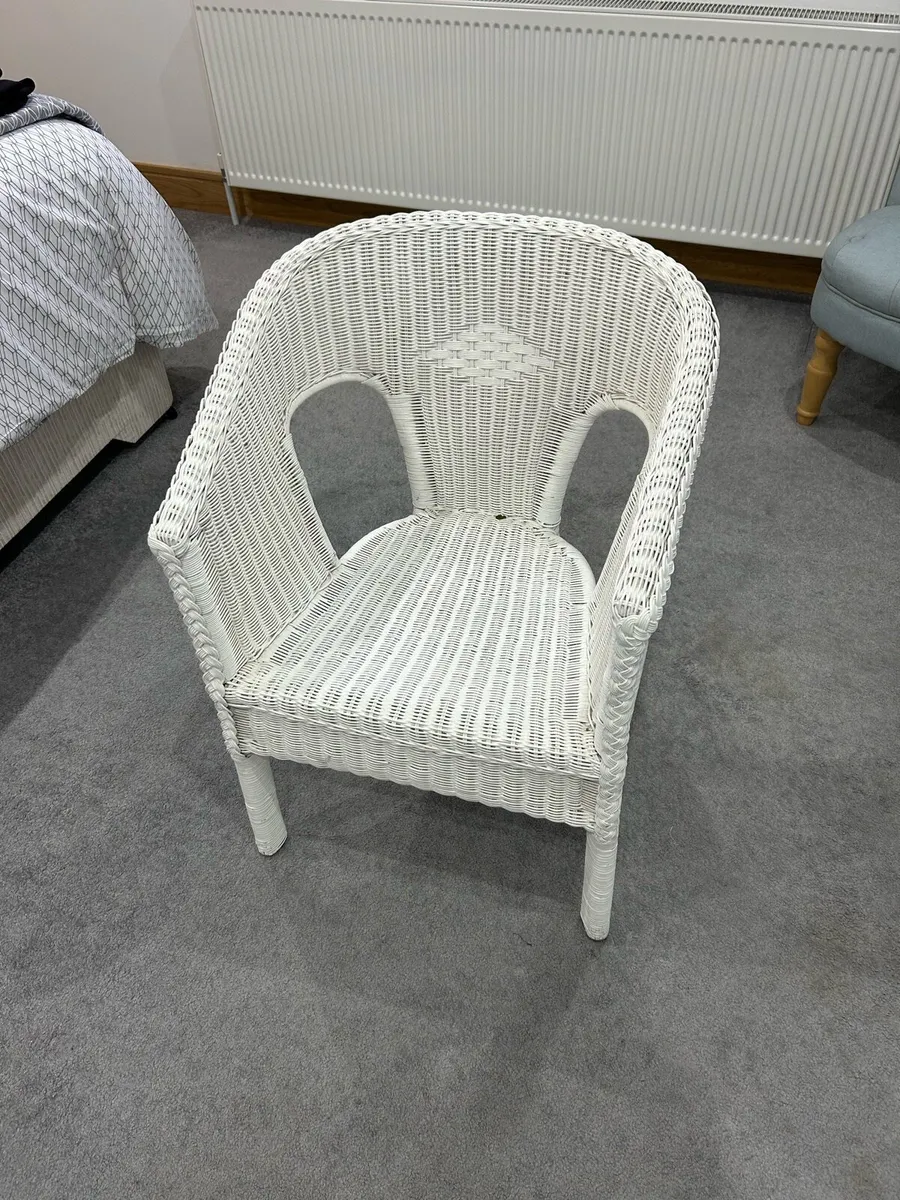 Wicker chair - Image 1