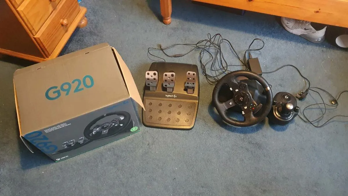 Logitech G920 with Shifter - Image 1