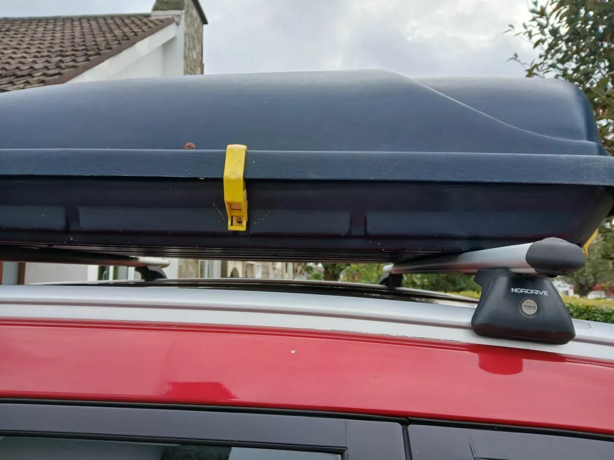 Roof box and bars - Image 1