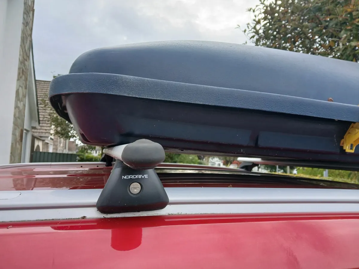 Roof box and bars - Image 2