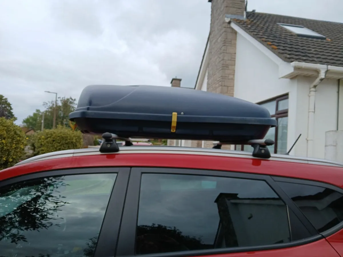 Roof box and bars - Image 3