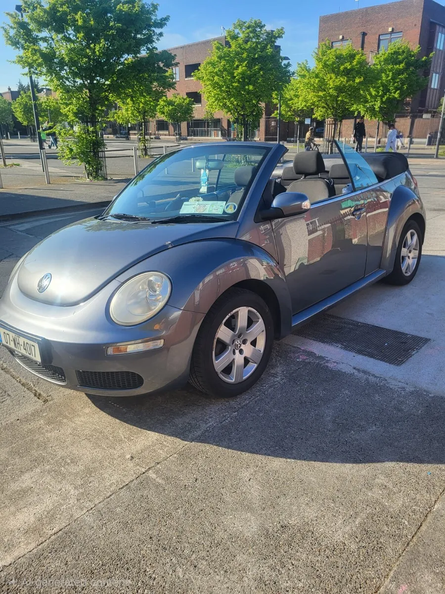 Volkswagen beetle convertible - Image 1