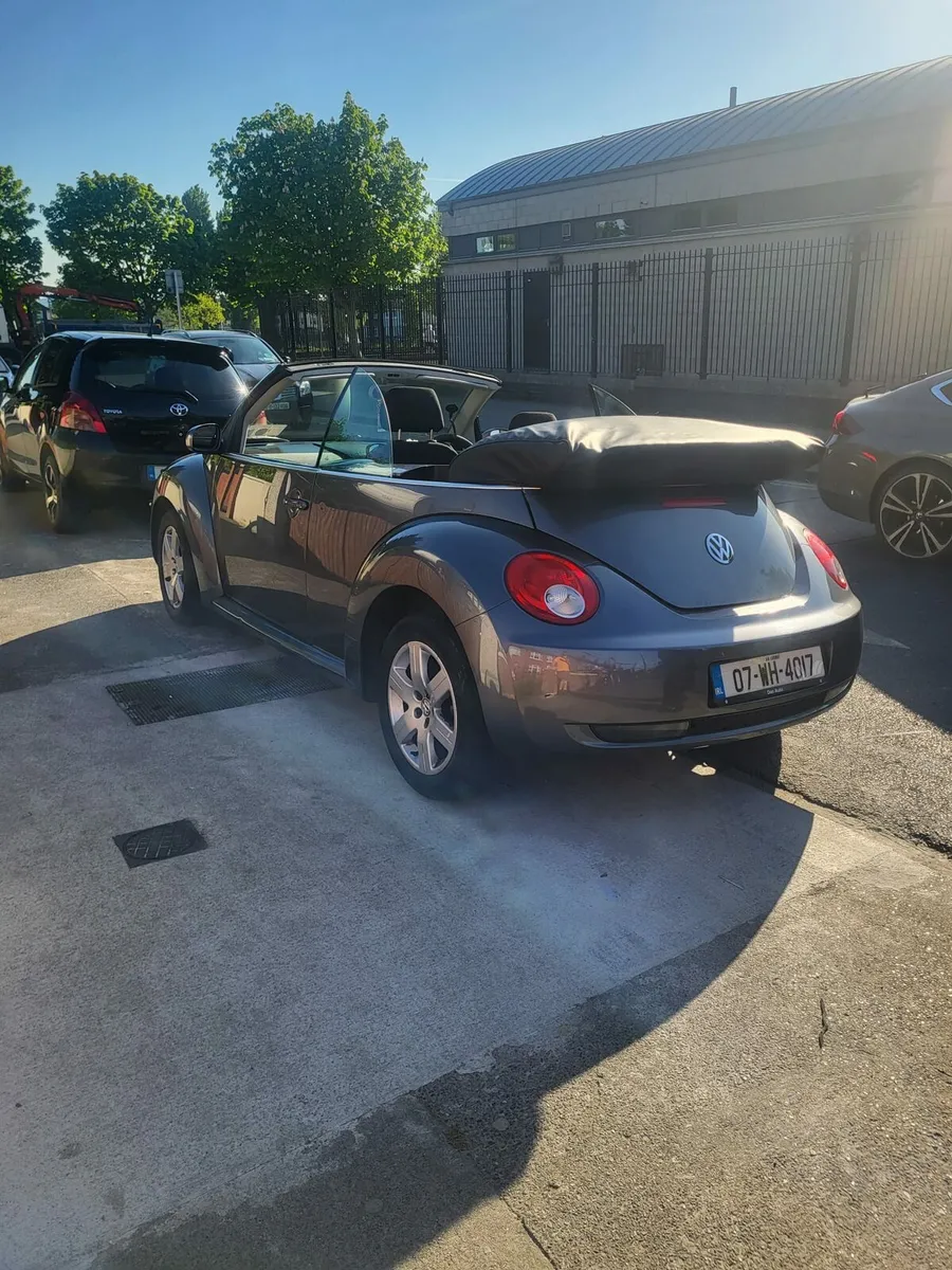Volkswagen beetle convertible - Image 3
