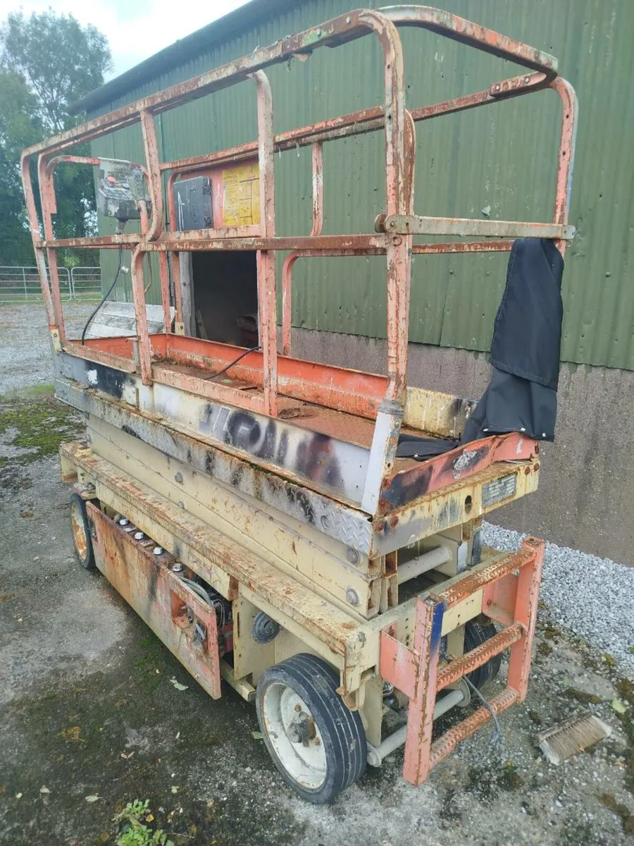 Jlg scissors lift and honda engines - Image 3