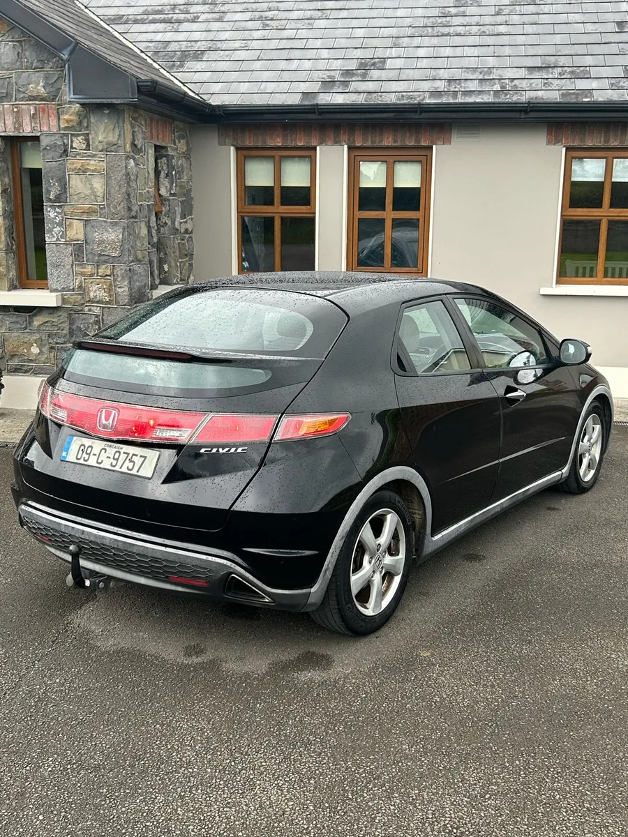 Honda Civic!!NEW NCT!!!LOW MILES!! - Image 1
