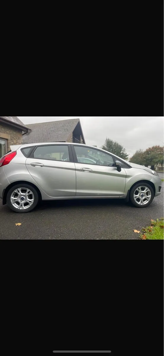 Ford Fiesta Zetec - Image 2