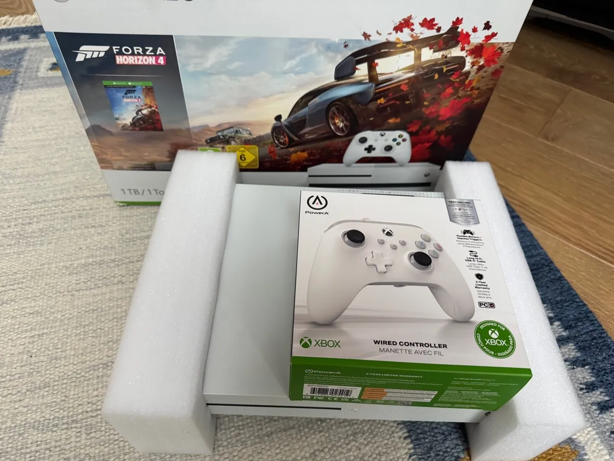 Xbox one s 1TB with brand new wired controller - Image 1